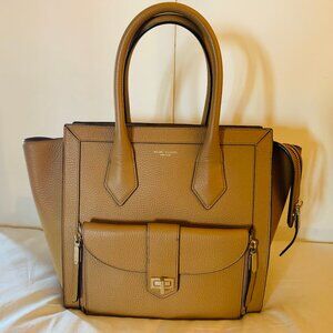 HENRI BENDEL - LARGE RIVINGTON (TAN)
